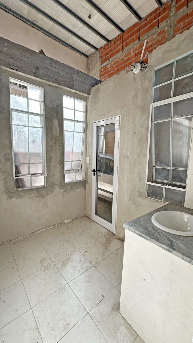 Casa a Terminar en Goldaracena Casi Maipú 4