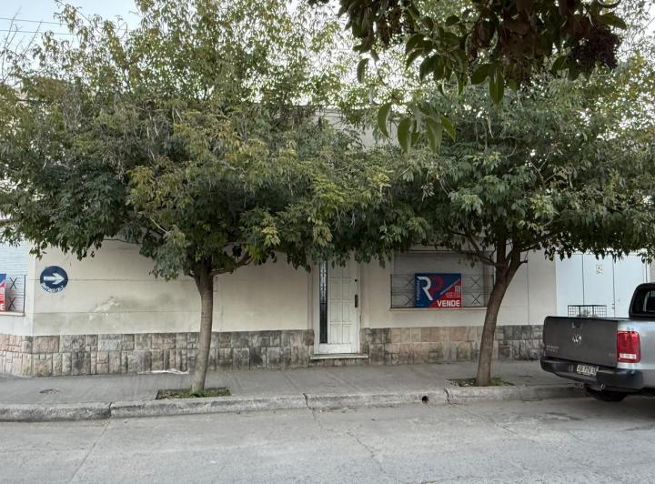 Casa en  Rivadavia y Santiago Diaz 2