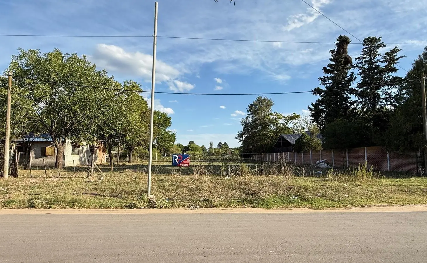 AMPLIO TERRENO DE 1400 M2 - PAVIMENTO - CLOACA Y AGUA - OPORTUNIDAD!!! 3