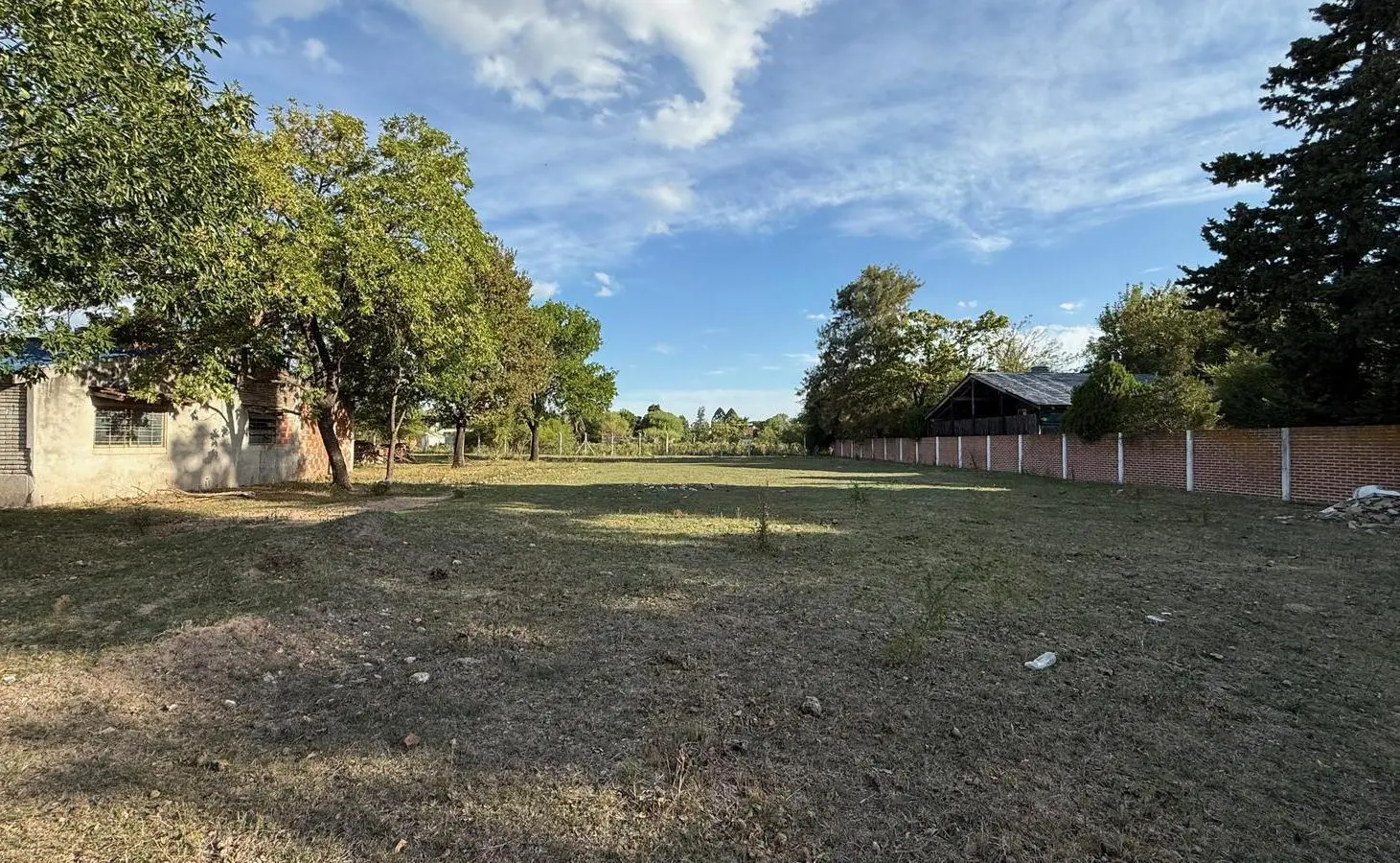 AMPLIO TERRENO DE 1400 M2 - PAVIMENTO - CLOACA Y AGUA - OPORTUNIDAD!!! 1