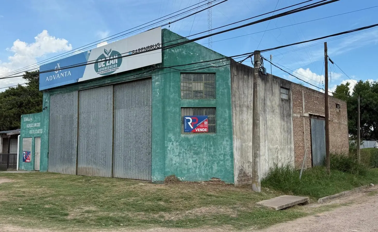 Galpón en Urquiza al Oeste Parada 4.5 (esquina Los Aromos) - Todos los servicios 3
