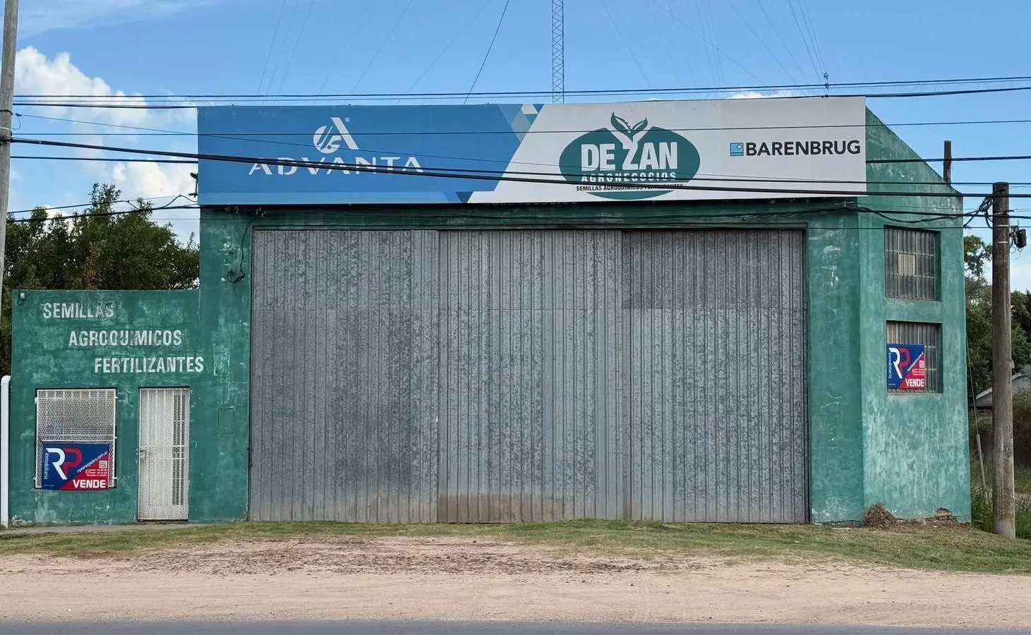 Galpón en Urquiza al Oeste Parada 4.5 (esquina Los Aromos) - Todos los servicios 1