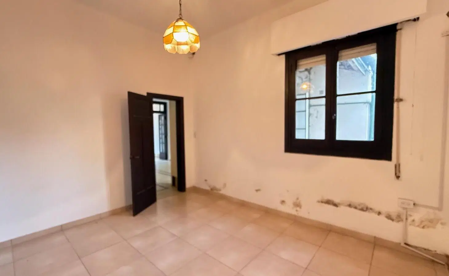 Casa amplia, céntrica, zona escuela Rocamora 5