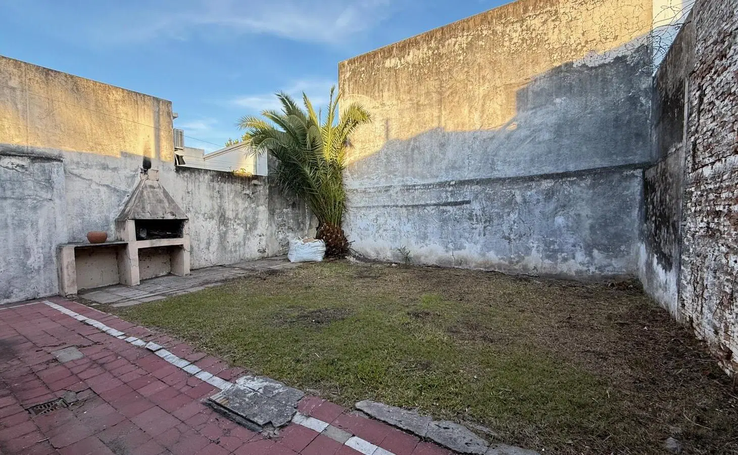 Casa amplia, céntrica, zona escuela Rocamora 4