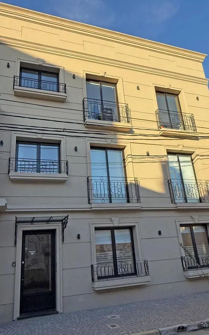 DEPARTAMENTO EN PLANTA BAJA AL FRENTE - IDEAL ESTUDIO / CONSULTORIO 2