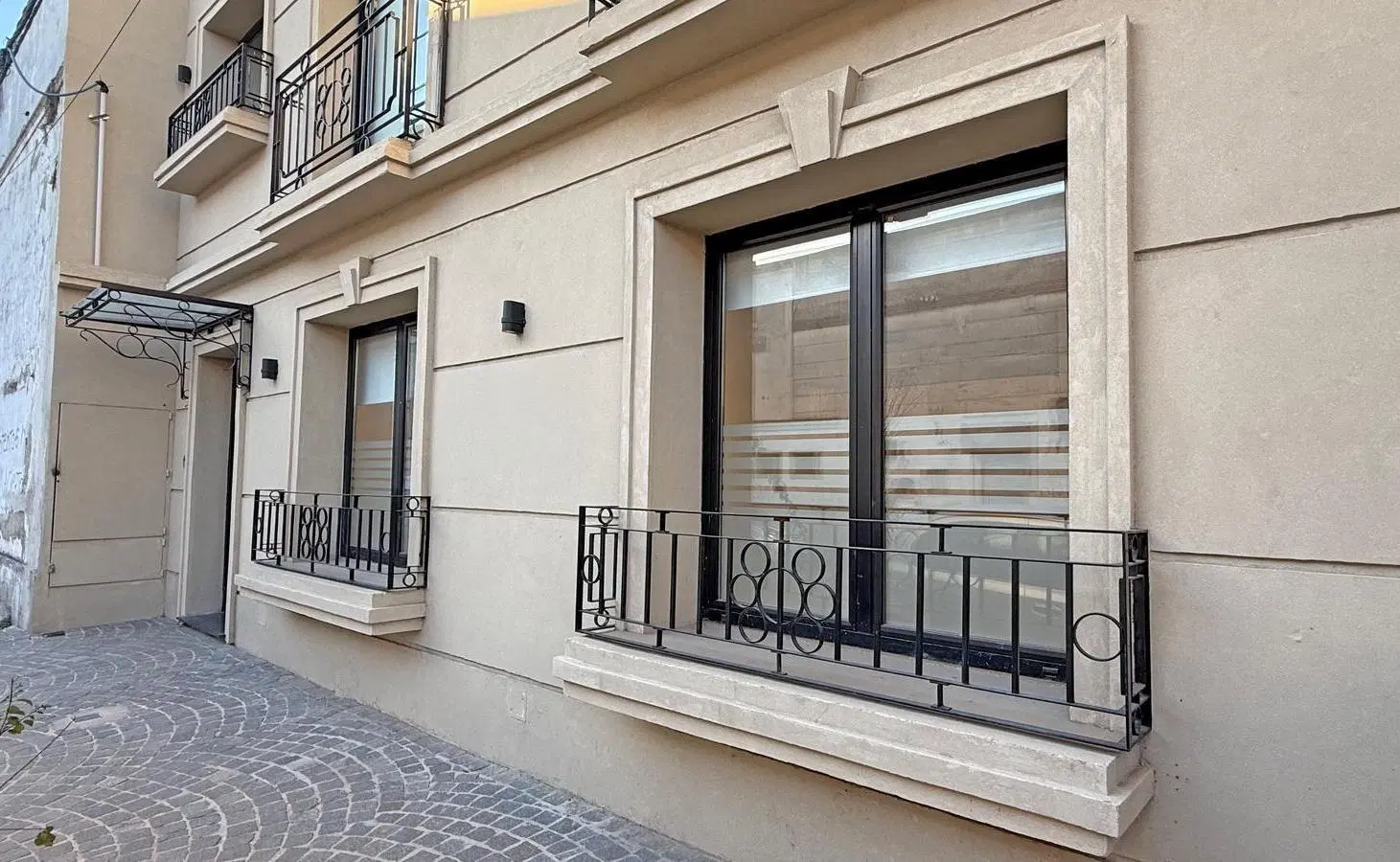 DEPARTAMENTO EN PLANTA BAJA AL FRENTE - IDEAL ESTUDIO / CONSULTORIO 5