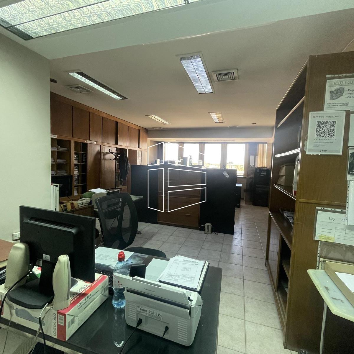 Foto de Venta - Oficinas en el Centro - Edificio Ferrari - Monasterio - L017, imagen 2