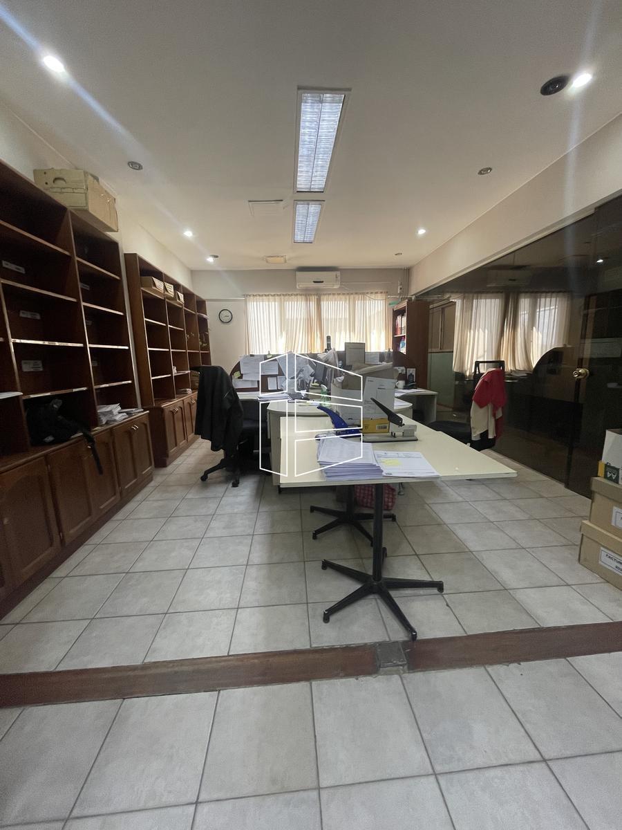 Venta - Oficinas en el Centro - Edificio Ferrari - Monasterio -  L017