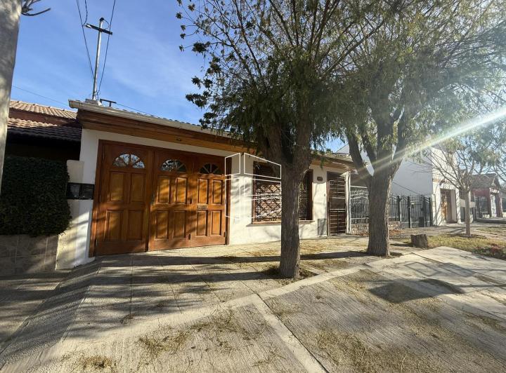 Alquiler - Casa en calle Bahia Blanca 2200 - A053 1
