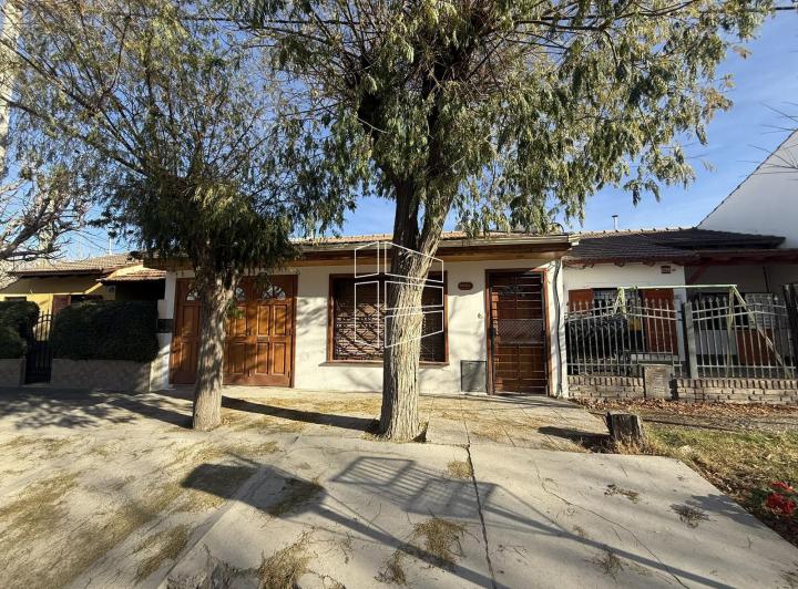 Alquiler - Casa en calle Bahia Blanca 2200 - A053 2