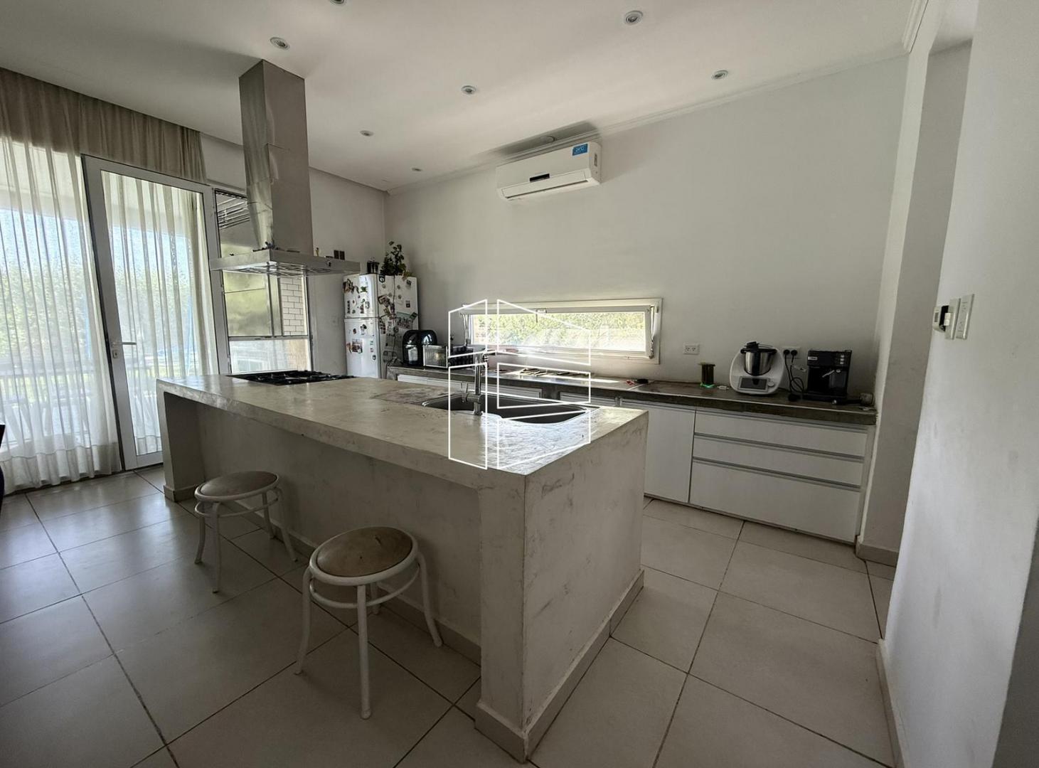 Foto de Venta - Casa de Nivel gerencial en Barrio Privado Jockey - C116, imagen 4