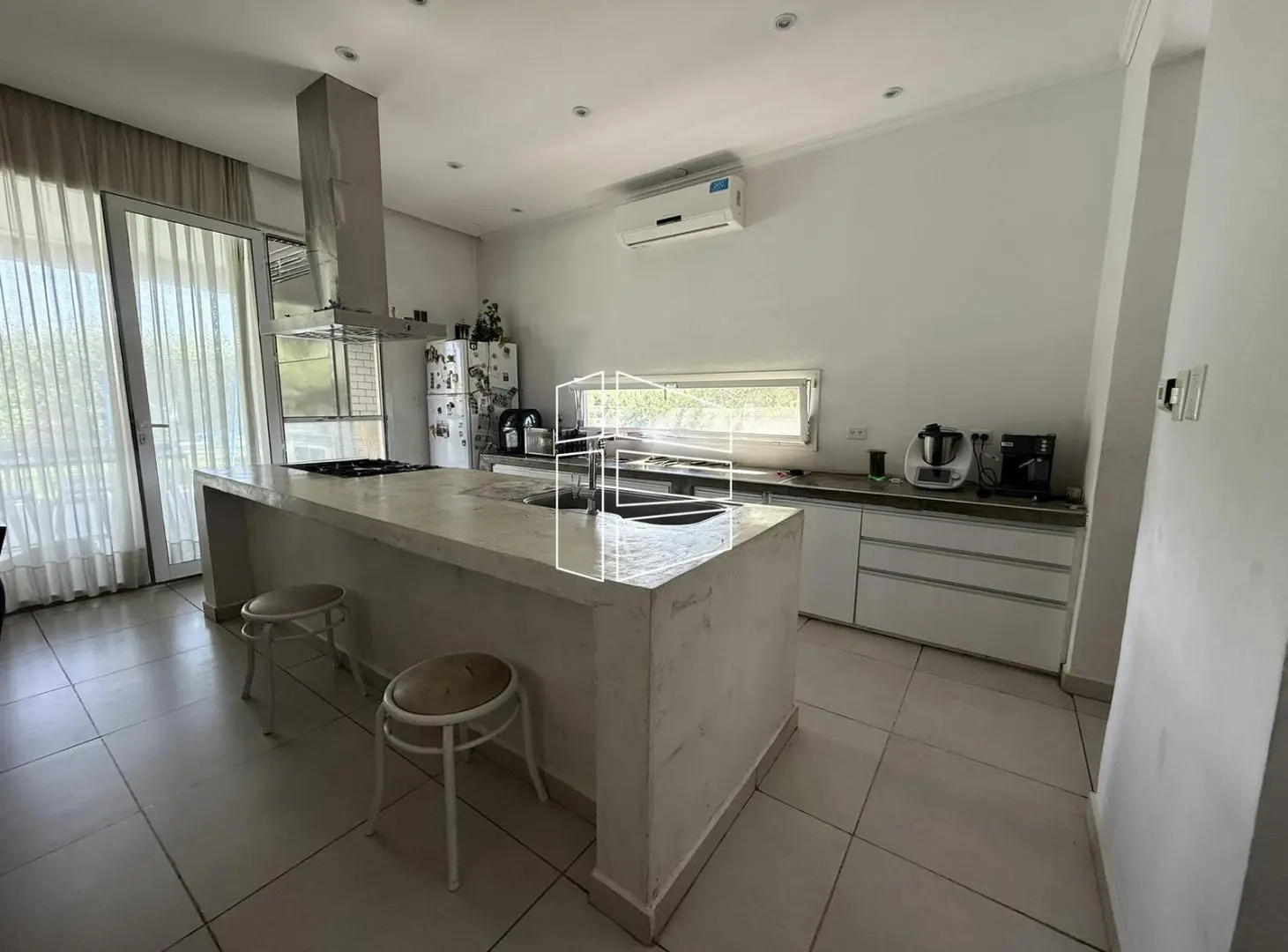 Venta - Casa de Nivel gerencial en Barrio Privado Jockey - C116 4