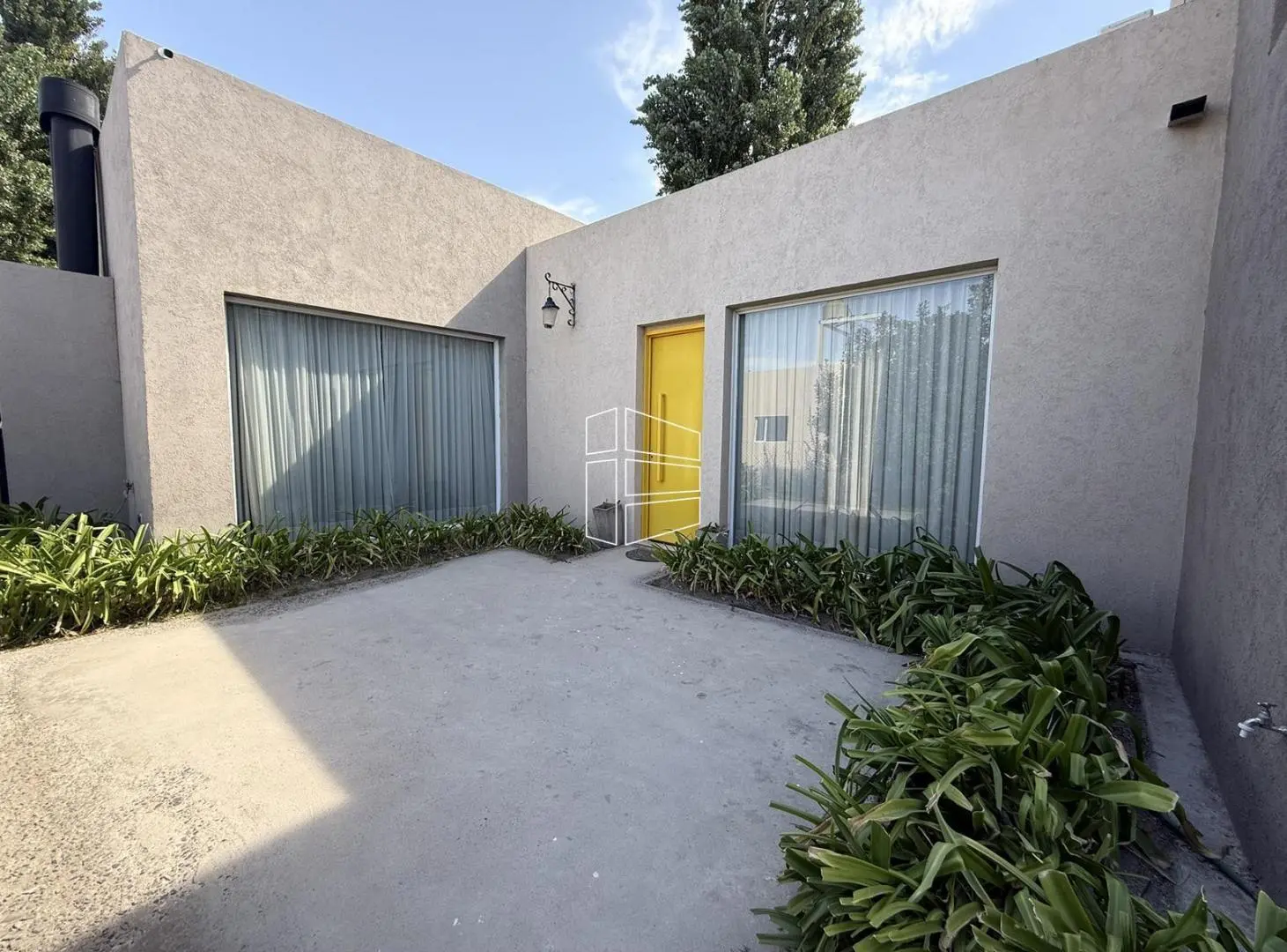Venta - Casa de Nivel gerencial en Barrio Privado Jockey - C116 3