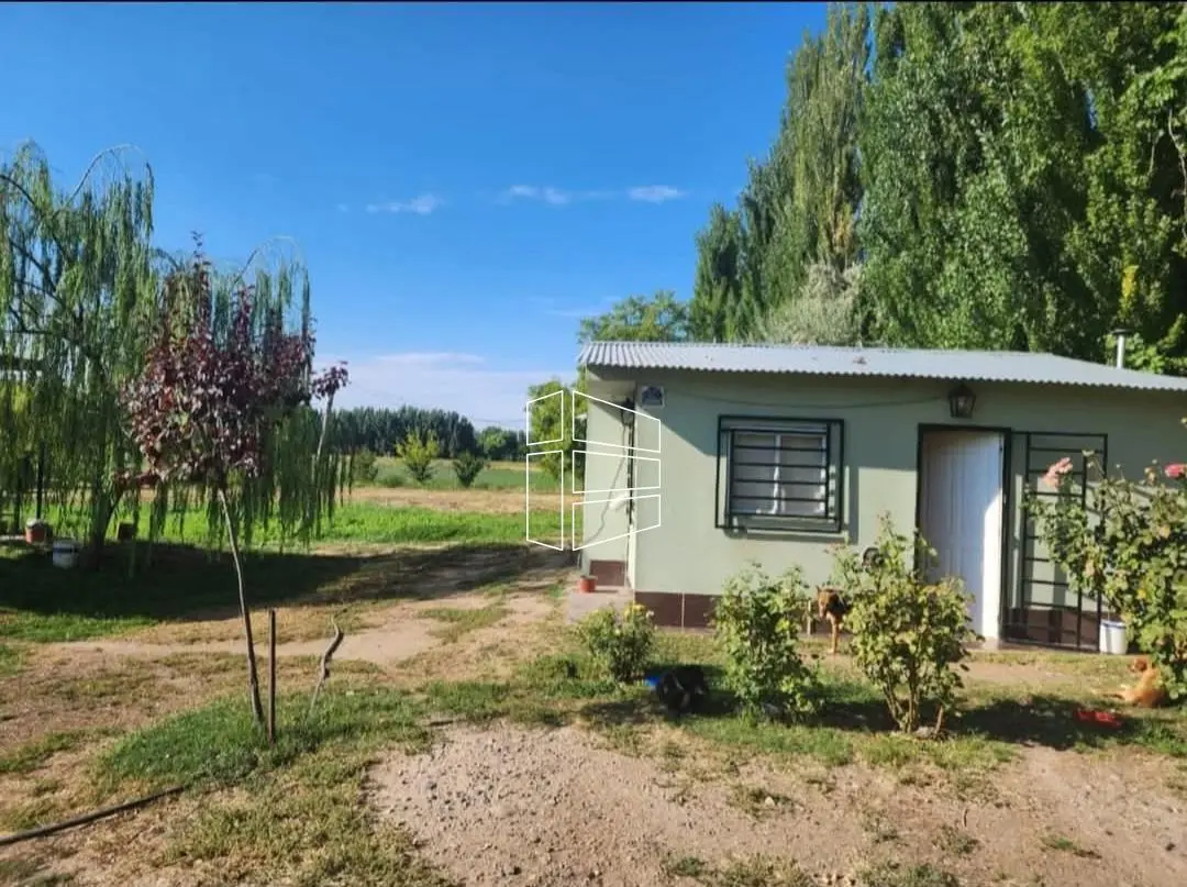 Venta - Chacra sobre calle Primeros Pobladores con casa - R026 2