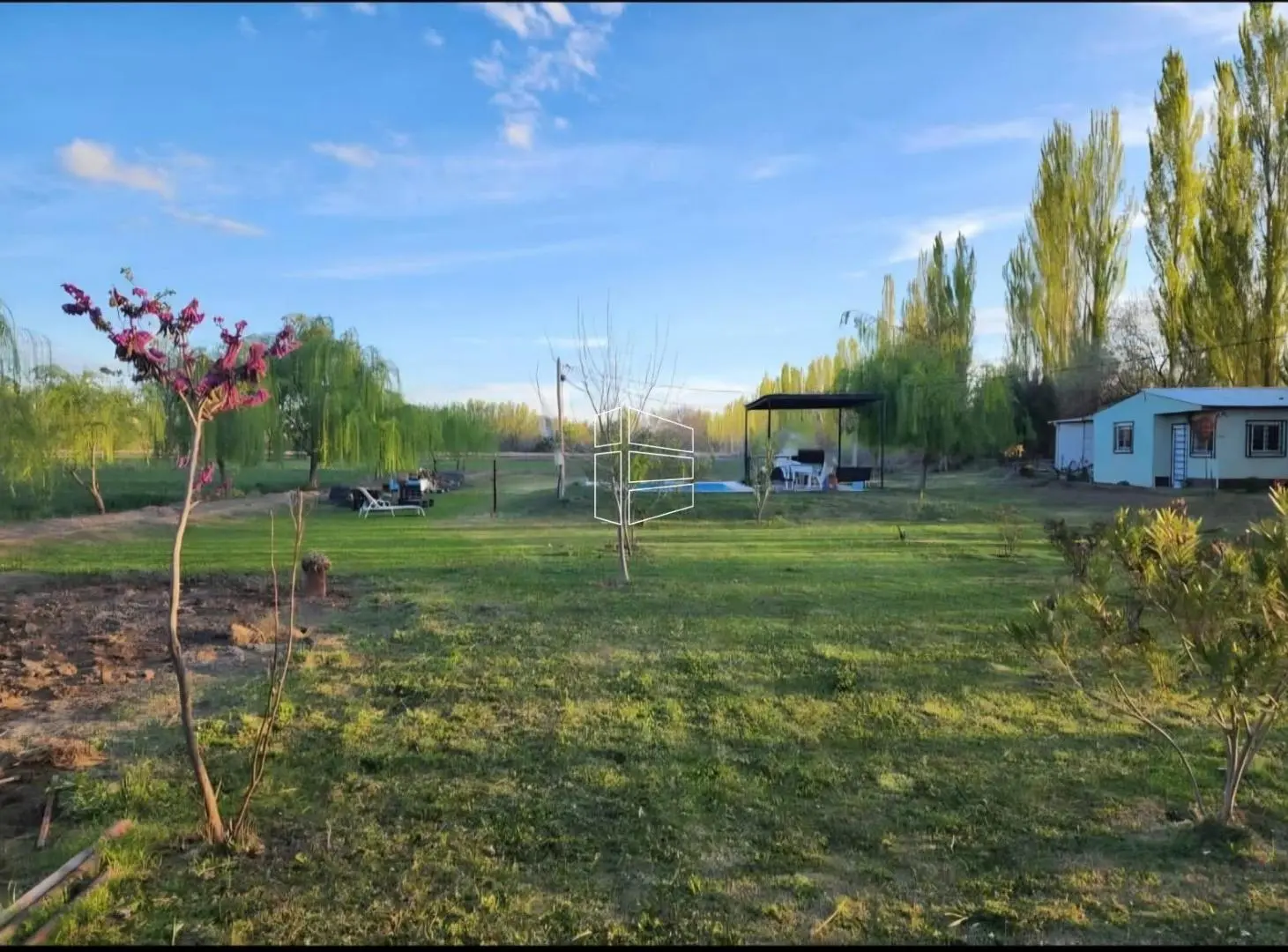 Venta - Chacra sobre calle Primeros Pobladores con casa - R026 4