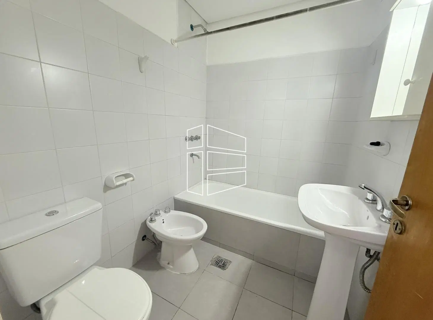 Alquiler - Departamento de 1 dormitorio con patio en Barrio Los Olmos - A105 4
