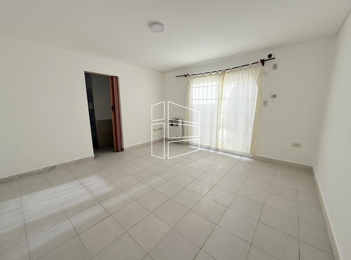 Alquiler - Departamento de 1 dormitorio con patio en Barrio Los Olmos - A105