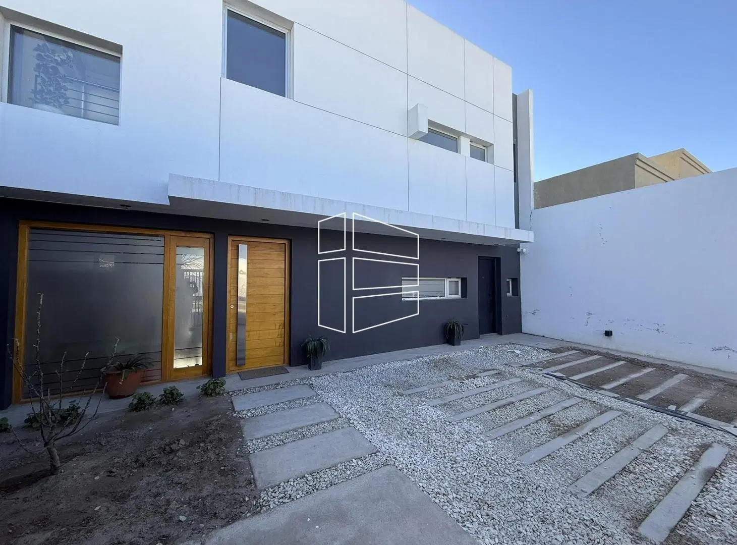 Venta - Propiedad Residencial en barrio Solares del Este - C126 1