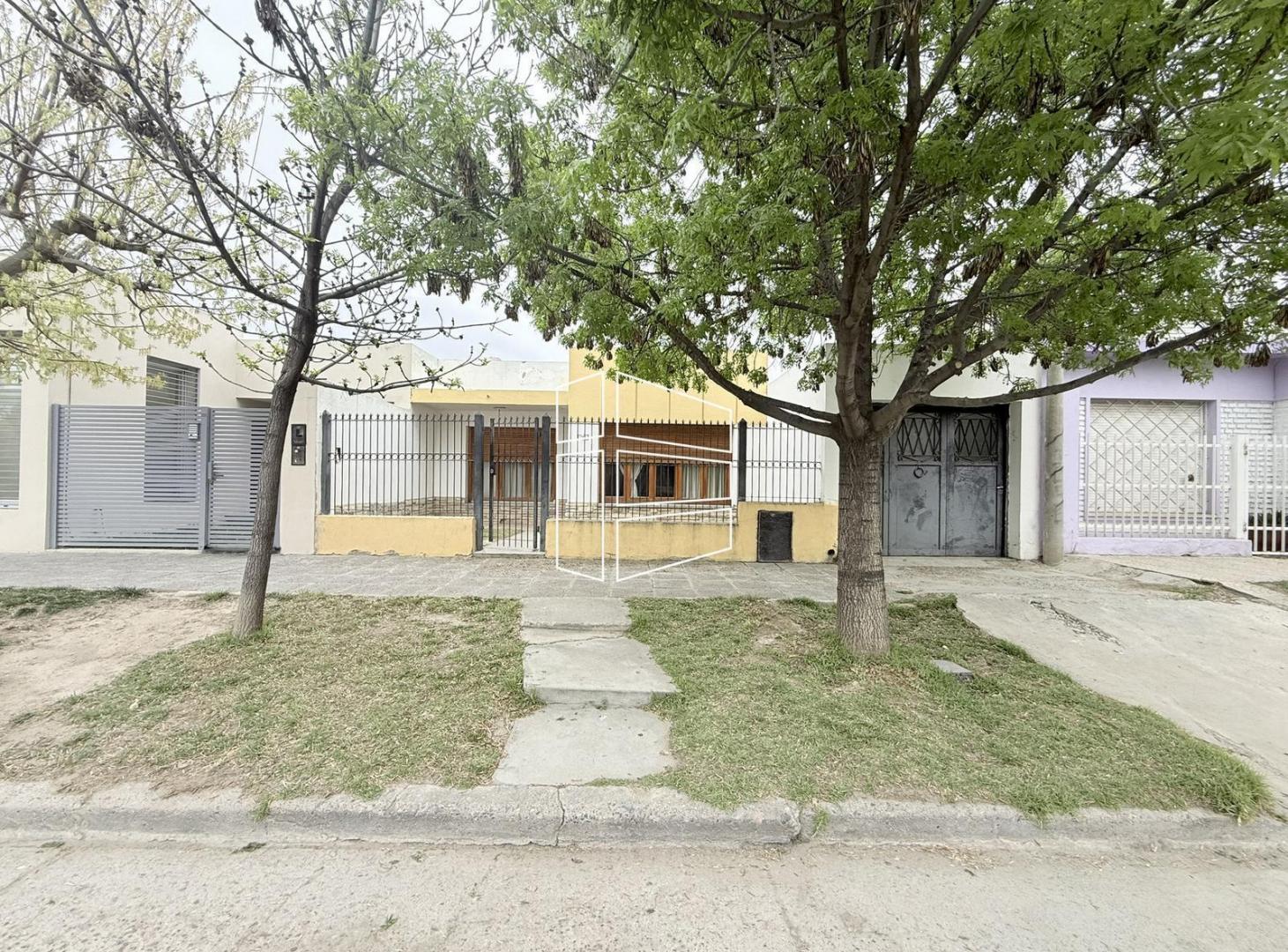 Foto de Venta - Casa Apta Crédito de 3 dormitorios en Barrio Los Olmos - C135, imagen 2