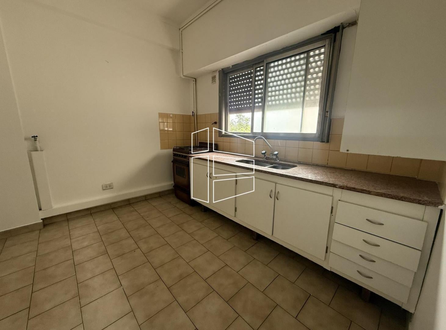 Foto de Alquiler - Departamento sobre calle Tucumán - Zona Centro -A086, imagen 2