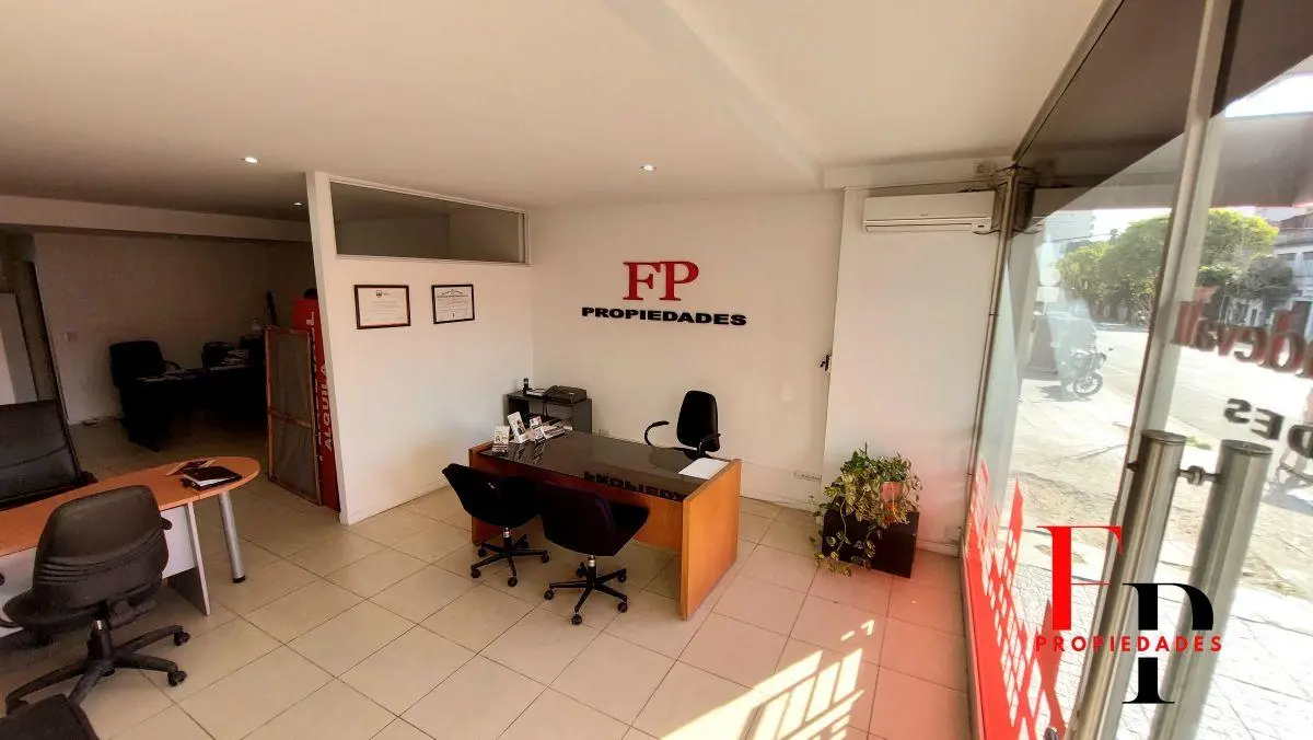 Luminoso Local Comercial sobre Av. Directorio 3500 5