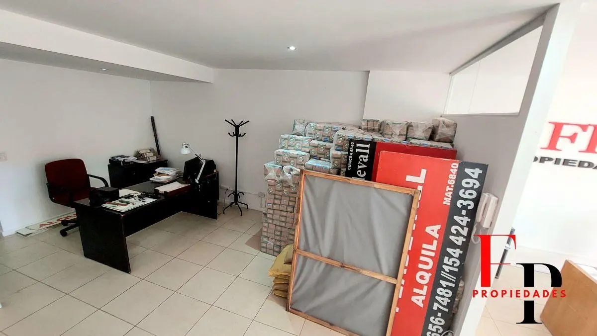 Luminoso Local Comercial sobre Av. Directorio 3500 2