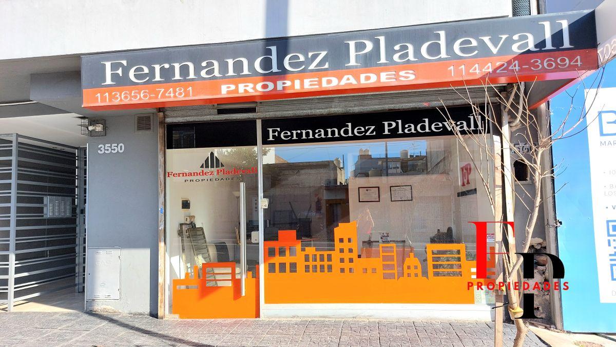 Luminoso Local Comercial sobre Av. Directorio 3500