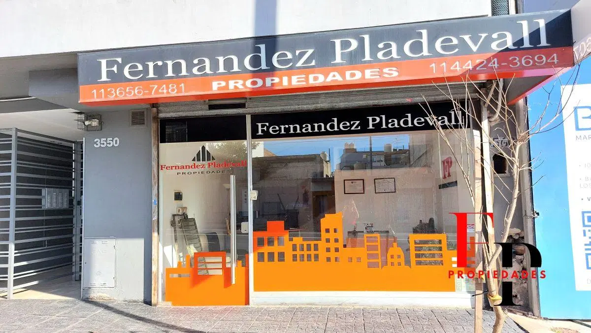 Luminoso Local Comercial Sobre Av Directorio 3500 3