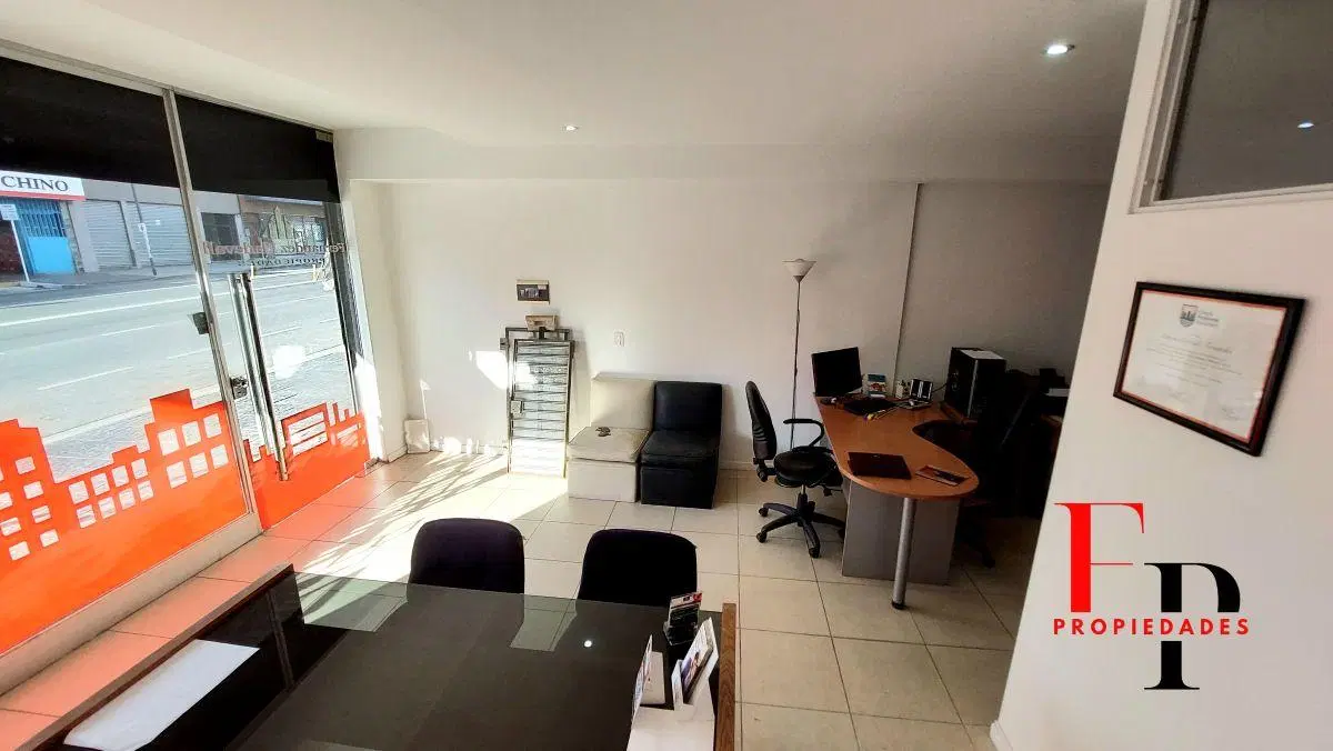 Luminoso Local Comercial Sobre Av Directorio 3500 2