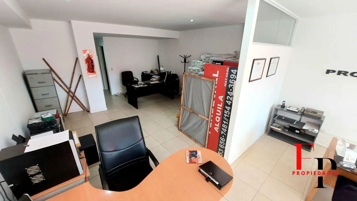 Luminoso Local Comercial Sobre Av Directorio 3500 5