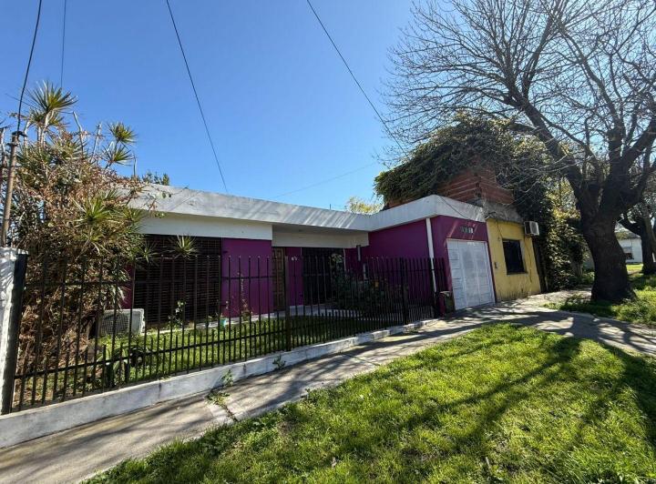 VENTA de casa TRES AMBIENTES con pileta, El Palomar. 5