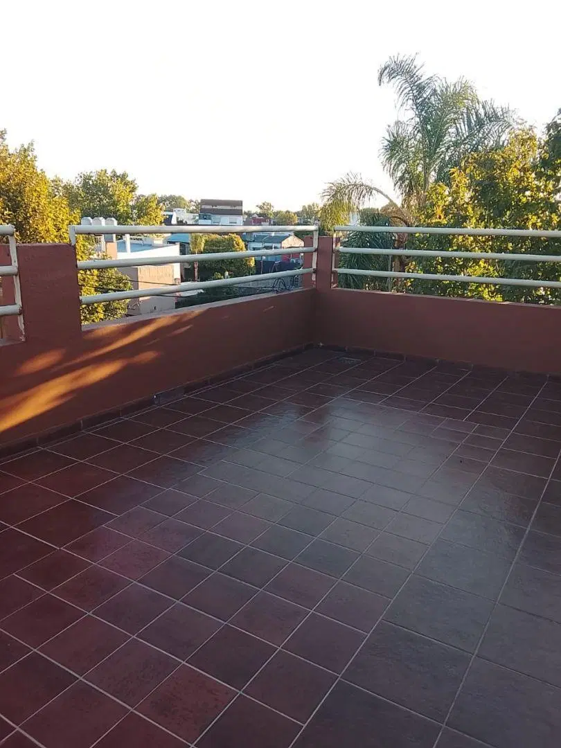 ALQUILER de departamento TRES AMBIENTES con terraza en Ramos Mejía. 3