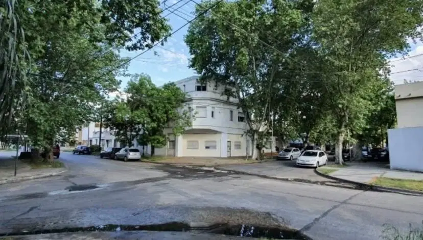 ALQUILER de departamento DOS AMBIENTES en Morón. 3