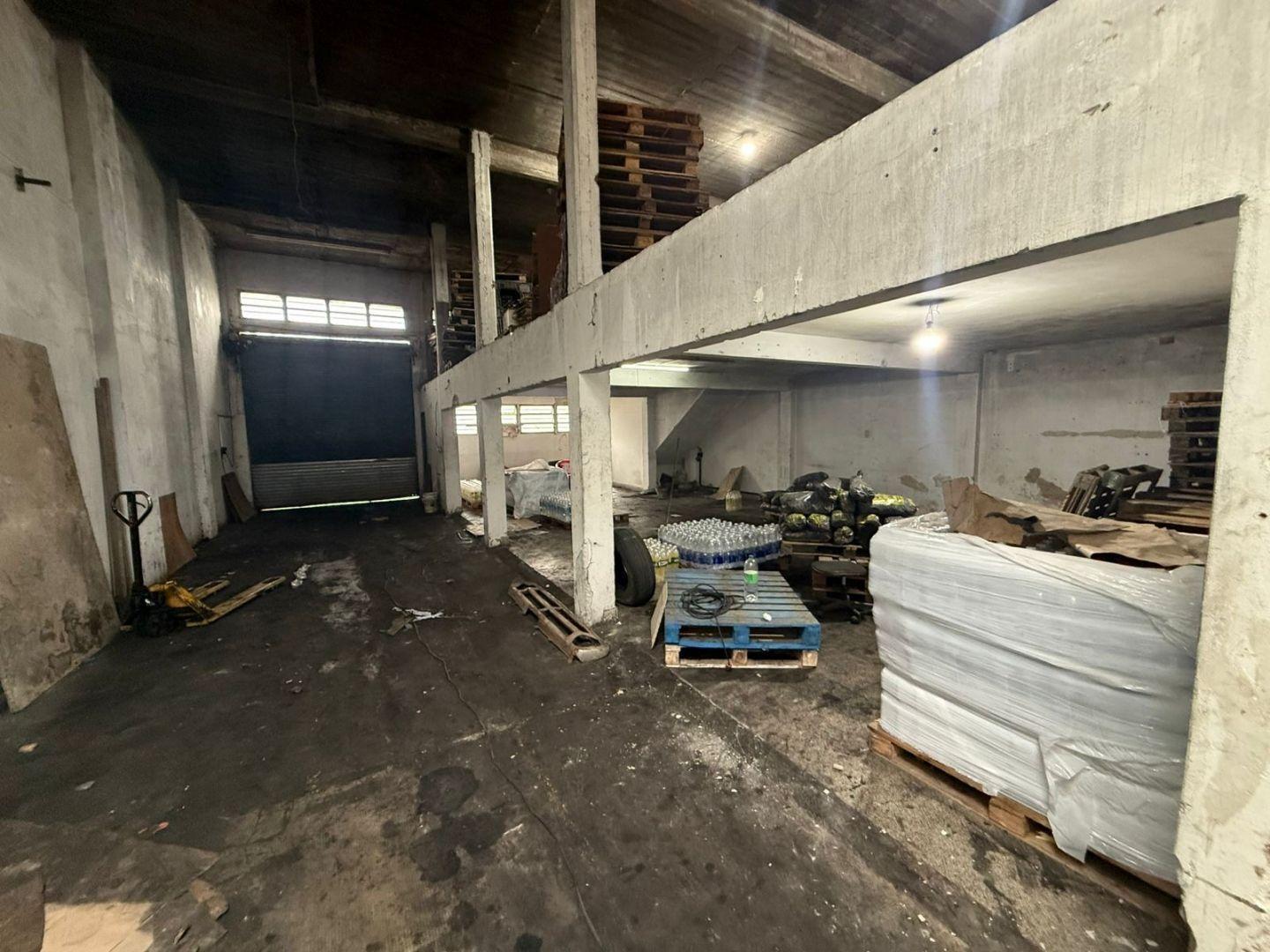 ALQUILER de depósito en Morón SUR.