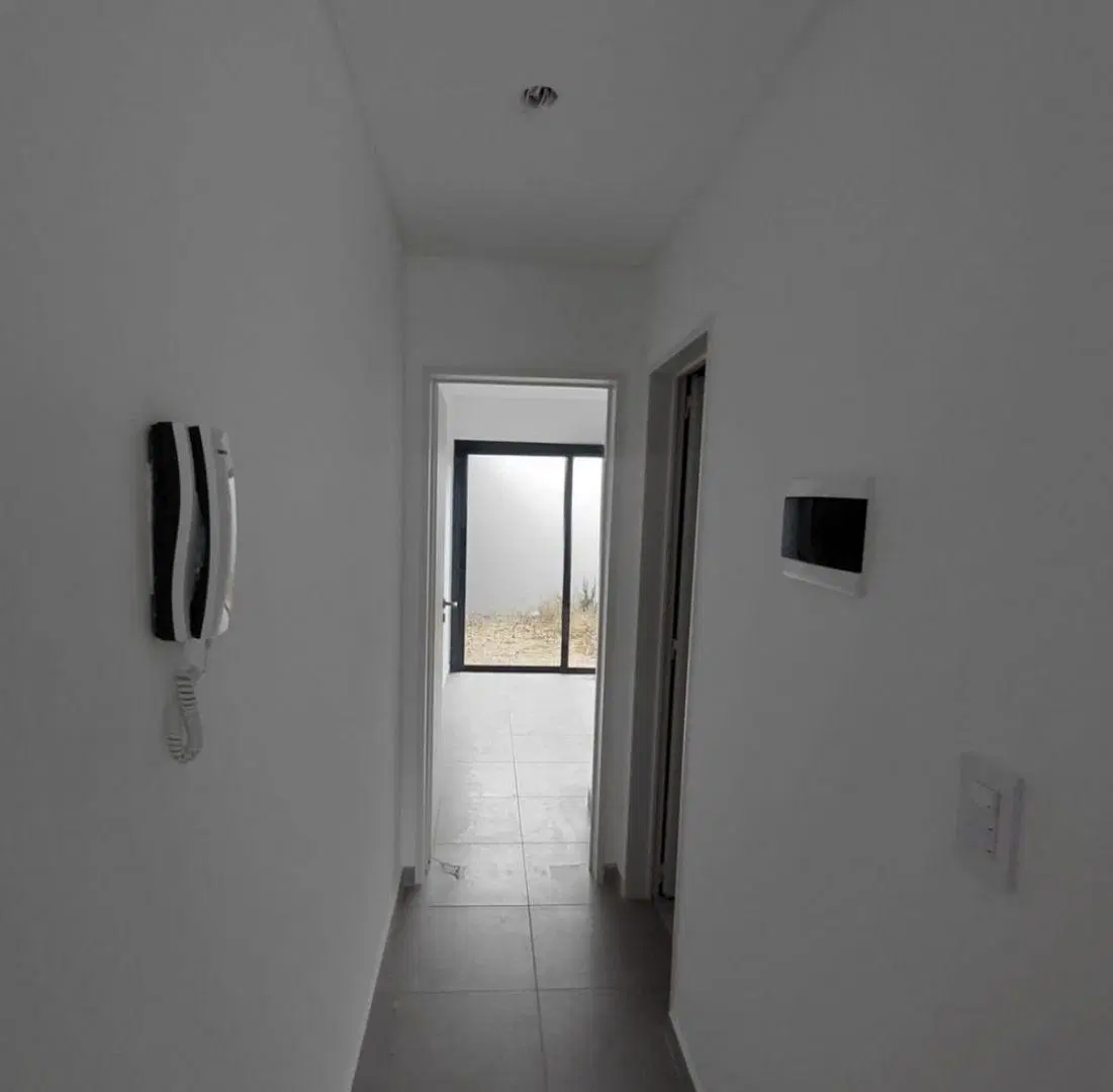 ALQUILER de departamento dos ambientes con PATIO a ESTRENAR. Morón. 2