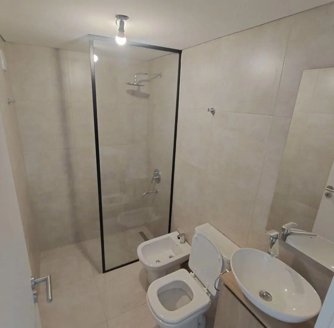 ALQUILER de departamento dos ambientes con PATIO a ESTRENAR. Morón. 5