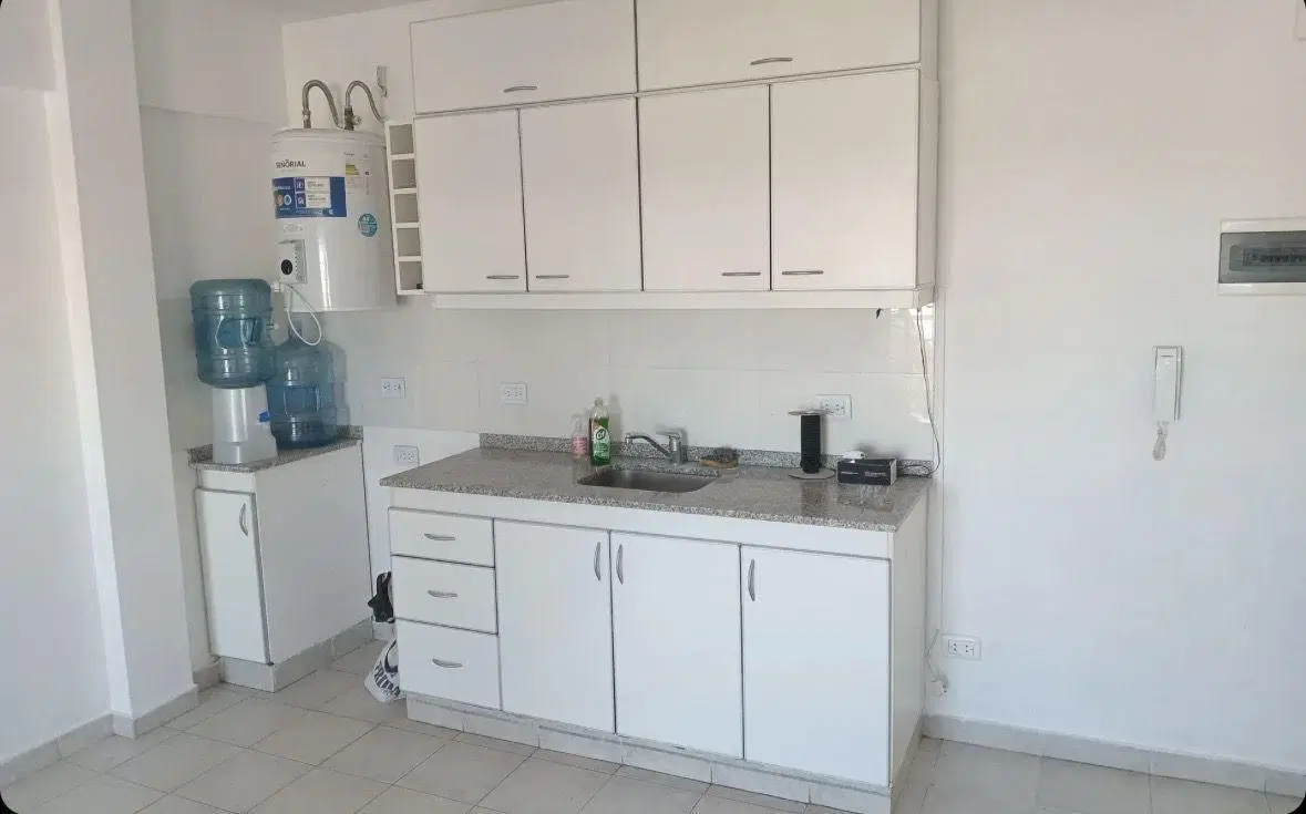 ALQUILER de departamento dos ambientes en Morón Centro. 2