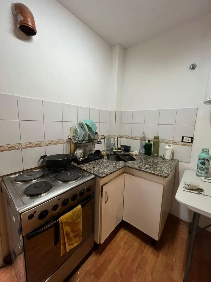 ALQUILER de departamento DOS AMBIENTES con cochera en CASTELAR. 3