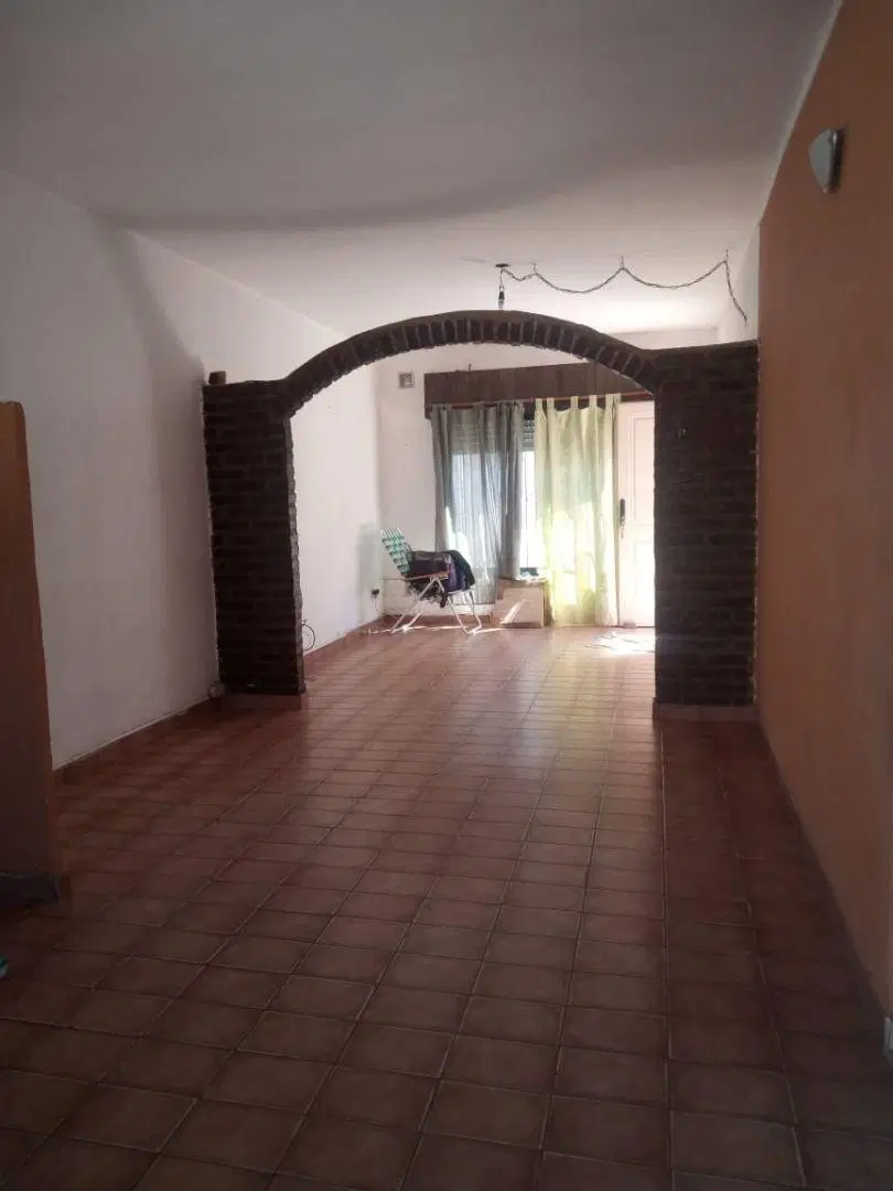 ALQUILER de PH TRES AMBIENTES con Patio, Castelar. 1
