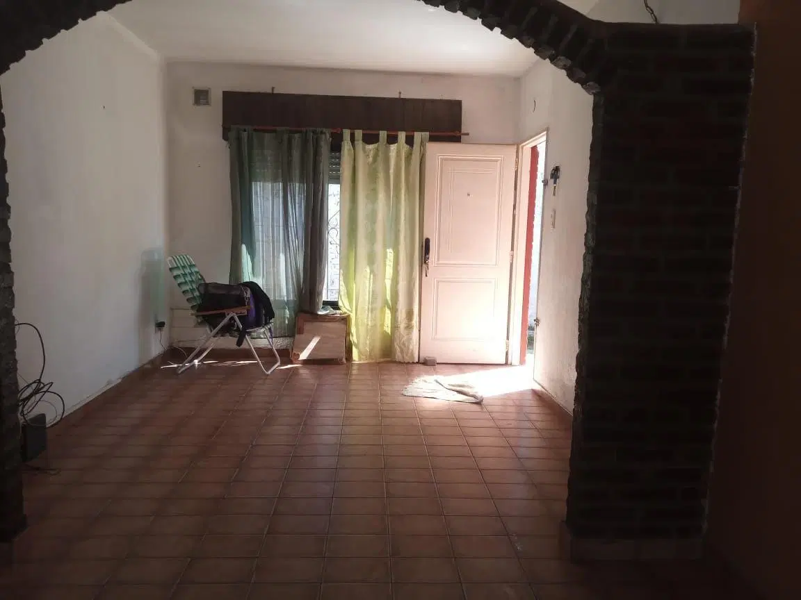 ALQUILER de PH TRES AMBIENTES con Patio, Castelar. 4