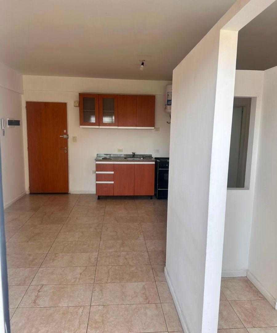 Foto de Dpto. 1 ambiente Caseros centro apto profesional, imagen 2