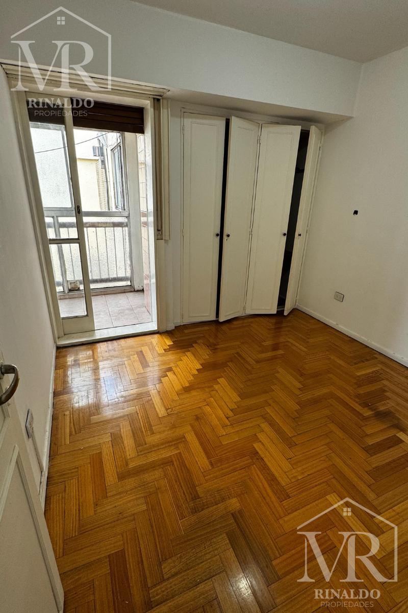 Venta - Departamento de 4 Ambientes con Balcon - Flores 3