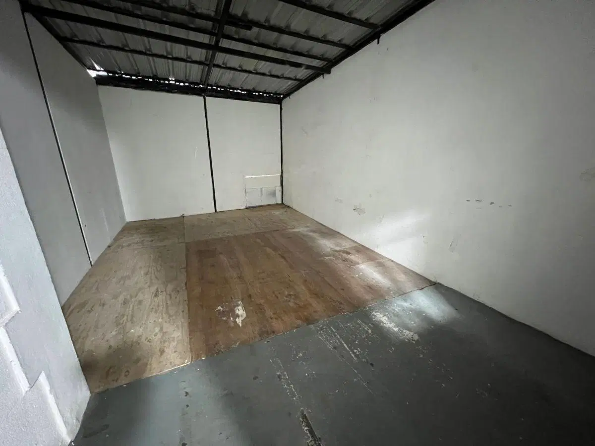 ALQUILER – LOCAL COMERCIAL EN FLORESTA 4