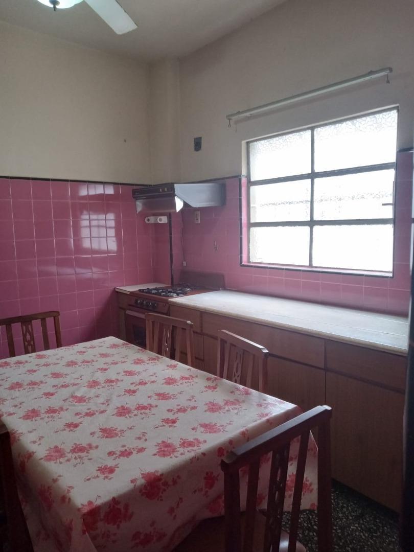 Foto de VENTA - Casa 3 ambientes con fondo libre - Tapiales, imagen 4