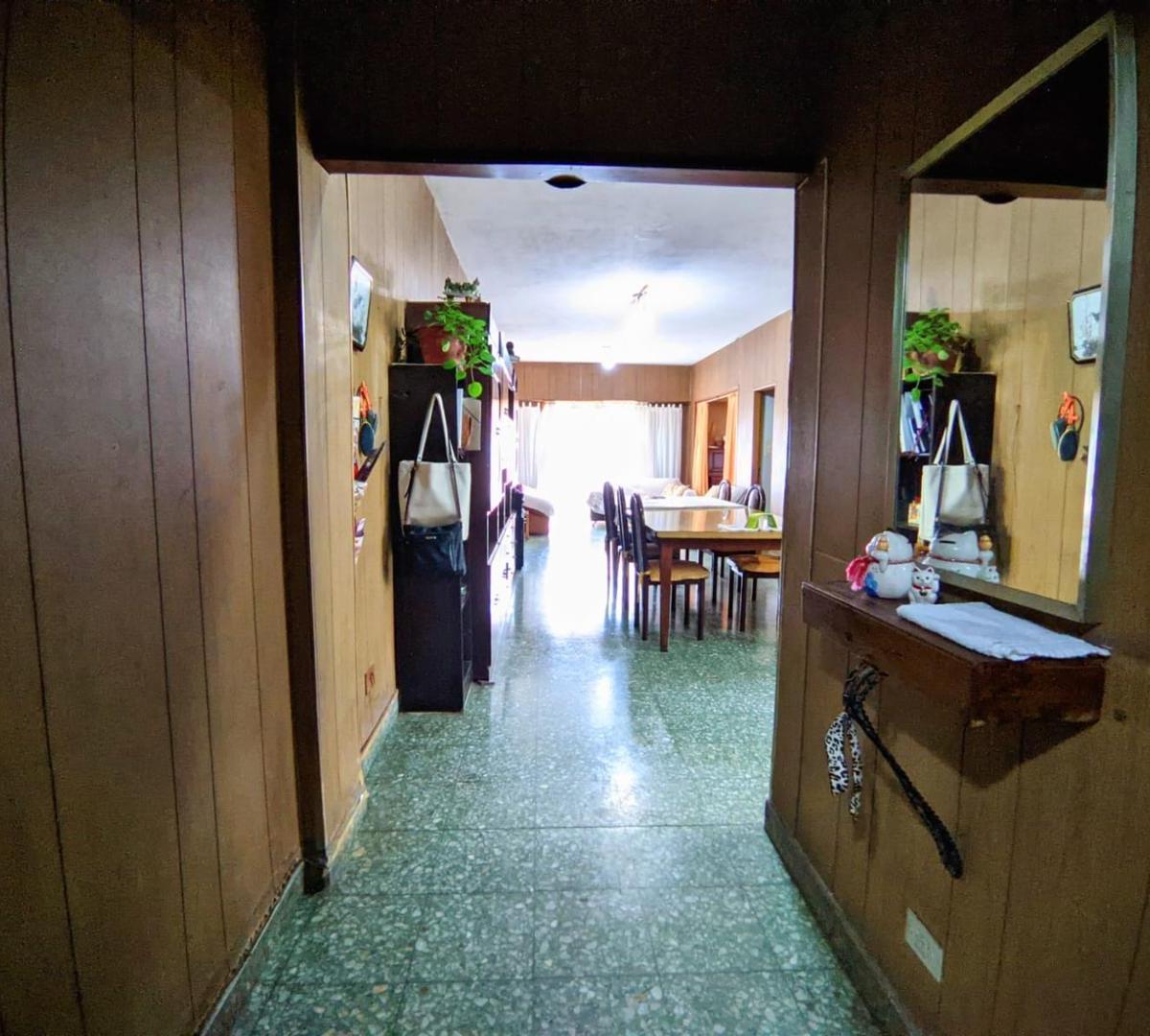 VENTA - Casa en 2 plantas c/local comercial APTA CREDITO