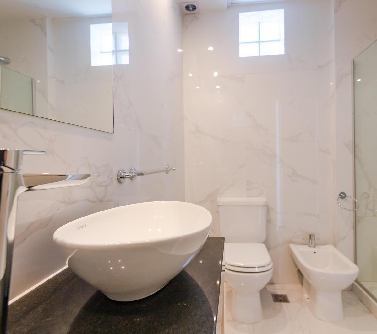 2 D - 2 Baños - Balcon - 82 m - Frente Parque de Mayo. - Ultimo Disponible! 1