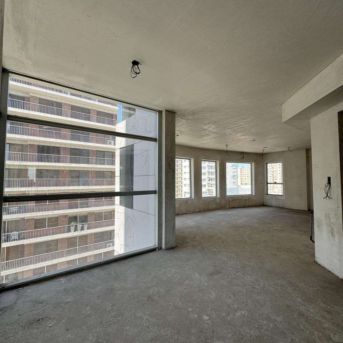 Piso - a m de Av Alem - 260 m 1