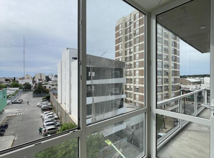 Semipiso 2 D - Con Cochera - A mts de Av. Alem 5