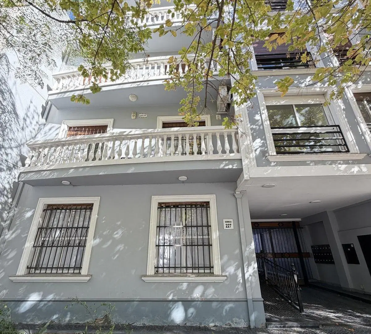 2 Dorm - 2 Baños - Cochera Cubierta - A 50 mts del Teatro Municipal - 8