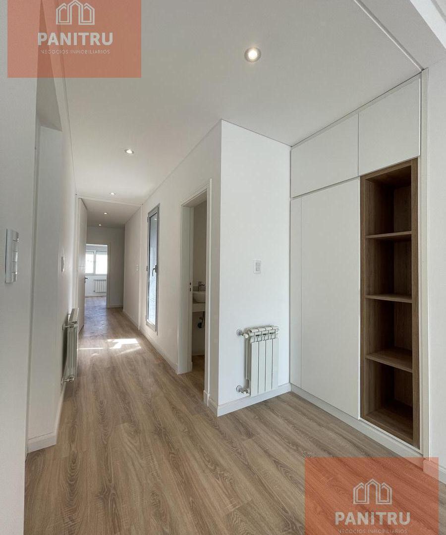 Foto de Piso de categoría - 3 Dorm - 3 Baños - 2 cocheras - Pileta, imagen 1